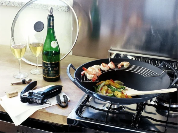 Le Creuset Wok 5