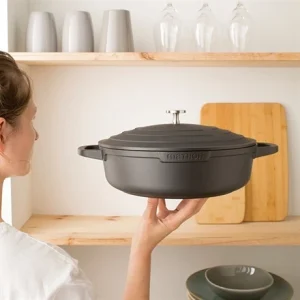 Cocotte Légère Basse Ronde En Fonte D’aluminium 28 Cm 4,1 L Coloris Noir 12