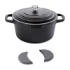 Lot Cocotte Légère Ronde En Fonte D’aluminium 20 Cm Coloris Noir Et Deux Maniques Silicone 8